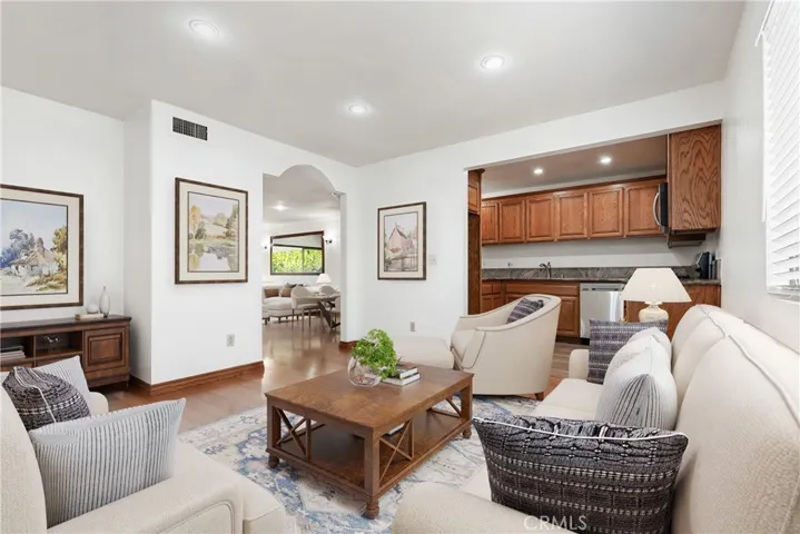 7137 Shoup 39, West Hills, California 91307