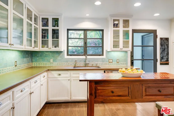 11670 Duque Drive, Los Angeles, California 91604