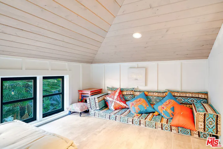 11670 Duque Drive, Los Angeles, California 91604