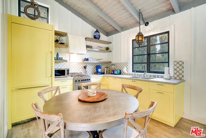 11670 Duque Drive, Los Angeles, California 91604