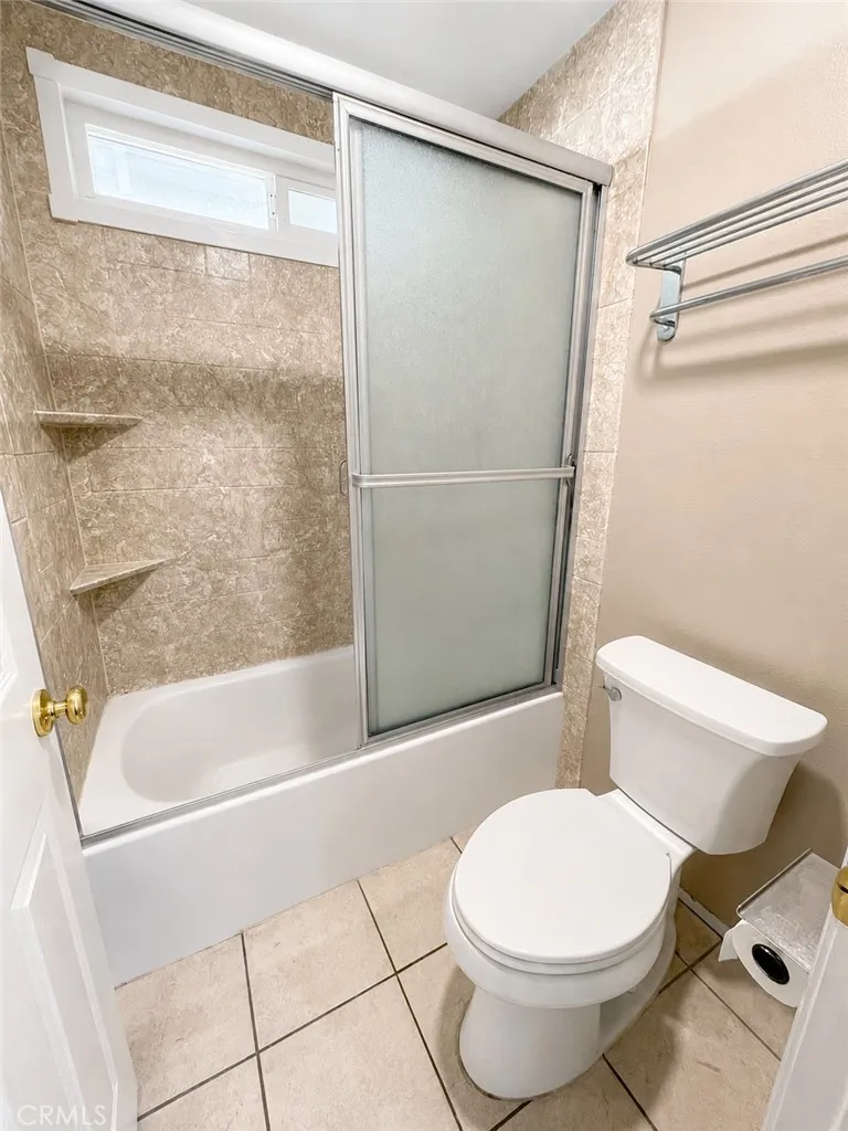 Bathroom #2 (Upstairs)