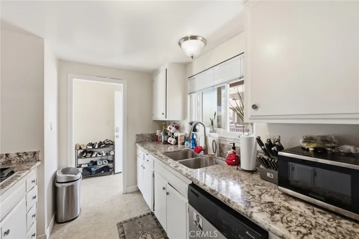 2558 Seahorse Avenue, Ventura, California 93001