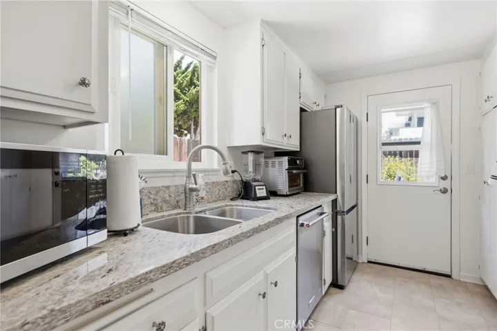 2558 Seahorse Avenue, Ventura, California 93001