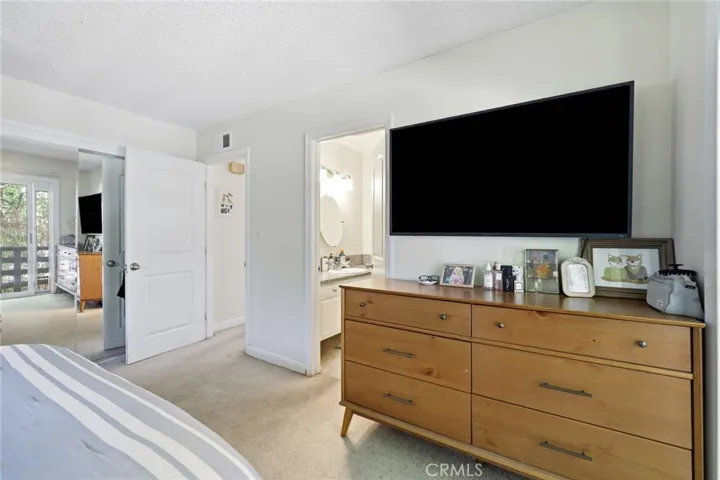 2558 Seahorse Avenue, Ventura, California 93001