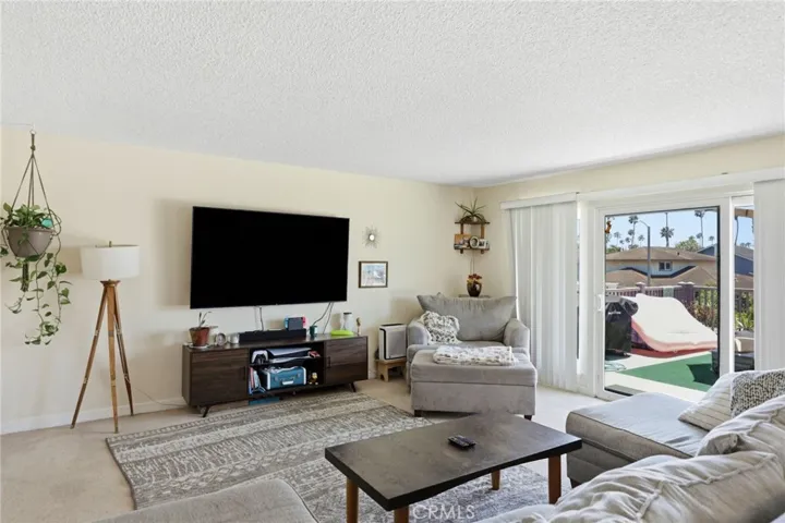 2558 Seahorse Avenue, Ventura, California 93001