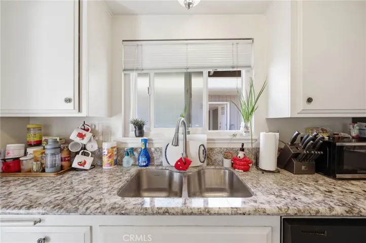 2558 Seahorse Avenue, Ventura, California 93001