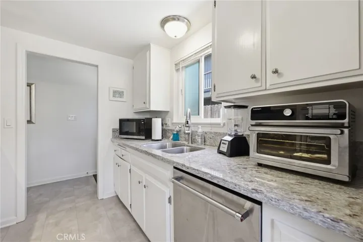 2558 Seahorse Avenue, Ventura, California 93001