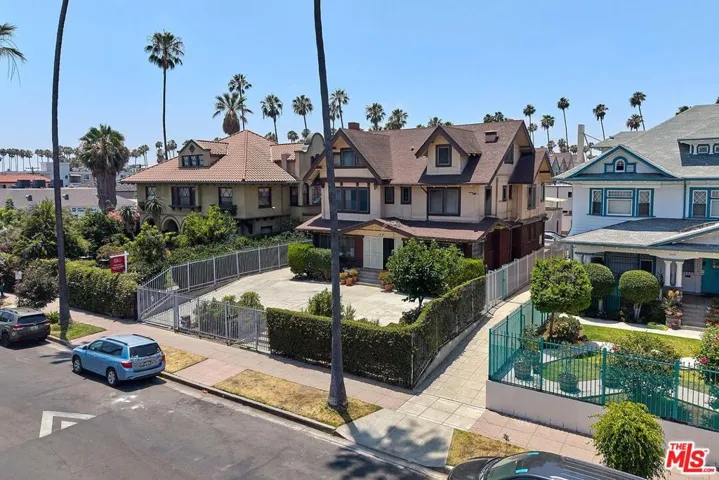 1041 Elden Avenue, Los Angeles, California 90006