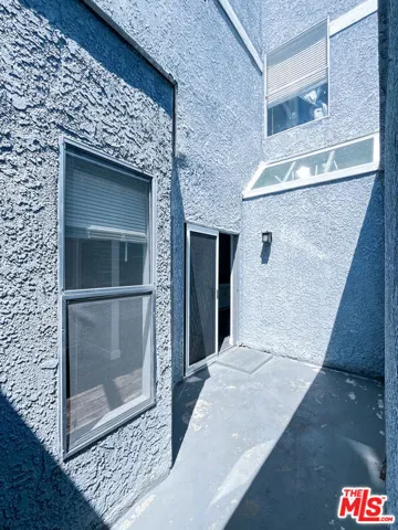 9939 Topanga Canyon Boulevard 6, Chatsworth, California 91311