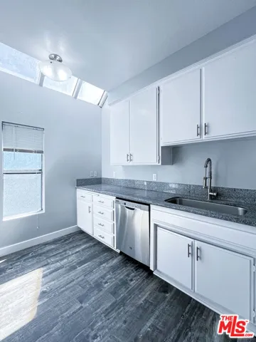 9939 Topanga Canyon Boulevard 6, Chatsworth, California 91311