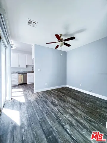 9939 Topanga Canyon Boulevard 6, Chatsworth, California 91311