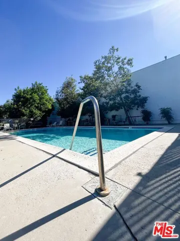 9939 Topanga Canyon Boulevard 6, Chatsworth, California 91311