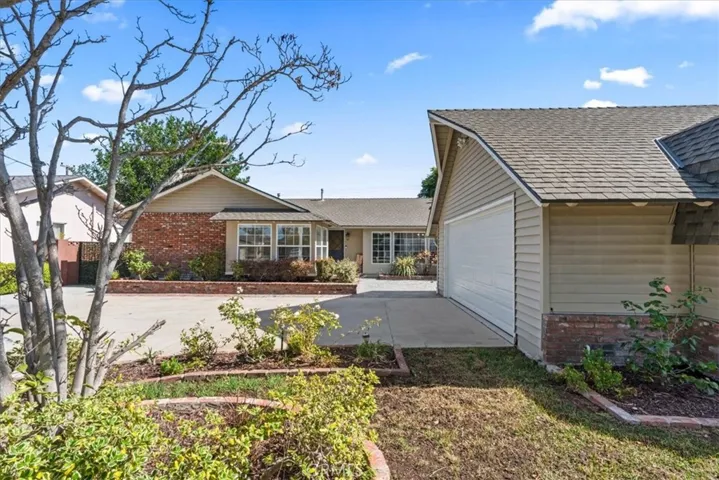 2732 Mainway, Los Alamitos, California 90720