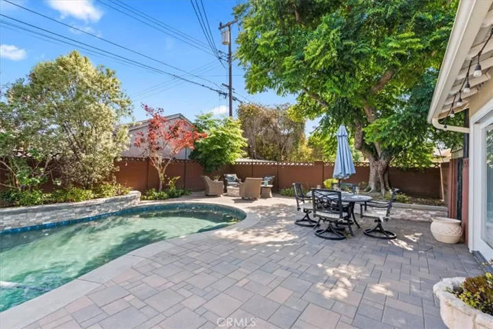 2732 Mainway, Los Alamitos, California 90720