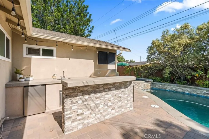 Outdoor kitchen