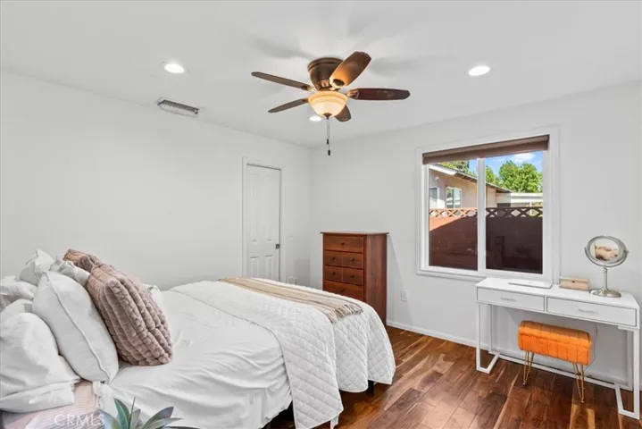 2732 Mainway, Los Alamitos, California 90720