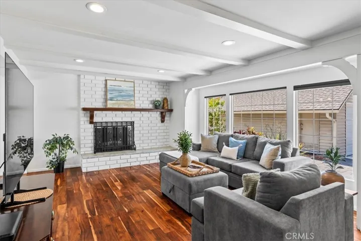 2732 Mainway, Los Alamitos, California 90720