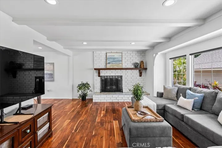 2732 Mainway, Los Alamitos, California 90720