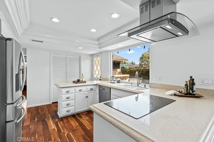 2732 Mainway, Los Alamitos, California 90720