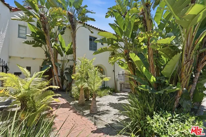 7464 Hollywood Blvd, Los Angeles, California 90046