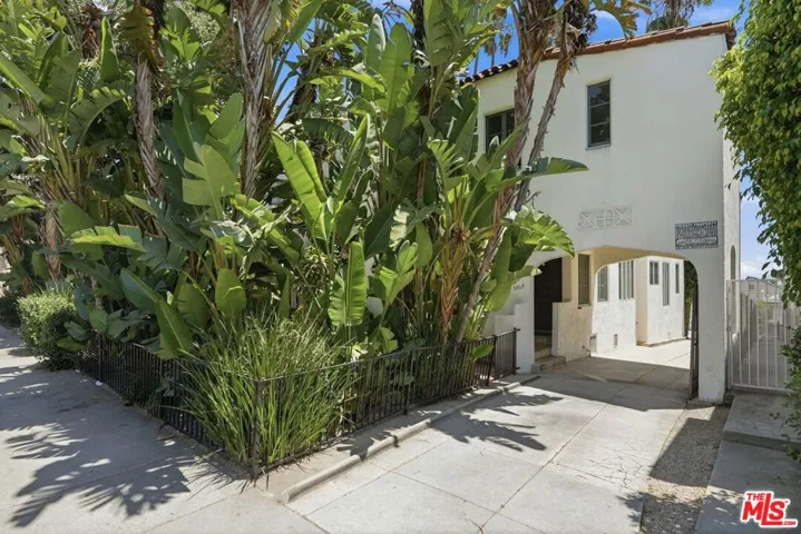 7464 Hollywood Blvd, Los Angeles, California 90046
