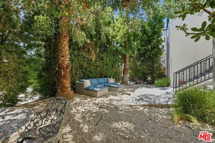 7464 Hollywood Blvd, Los Angeles, California 90046