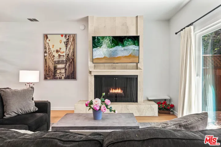 Gas fireplace