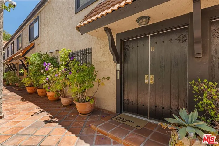 Double door entry