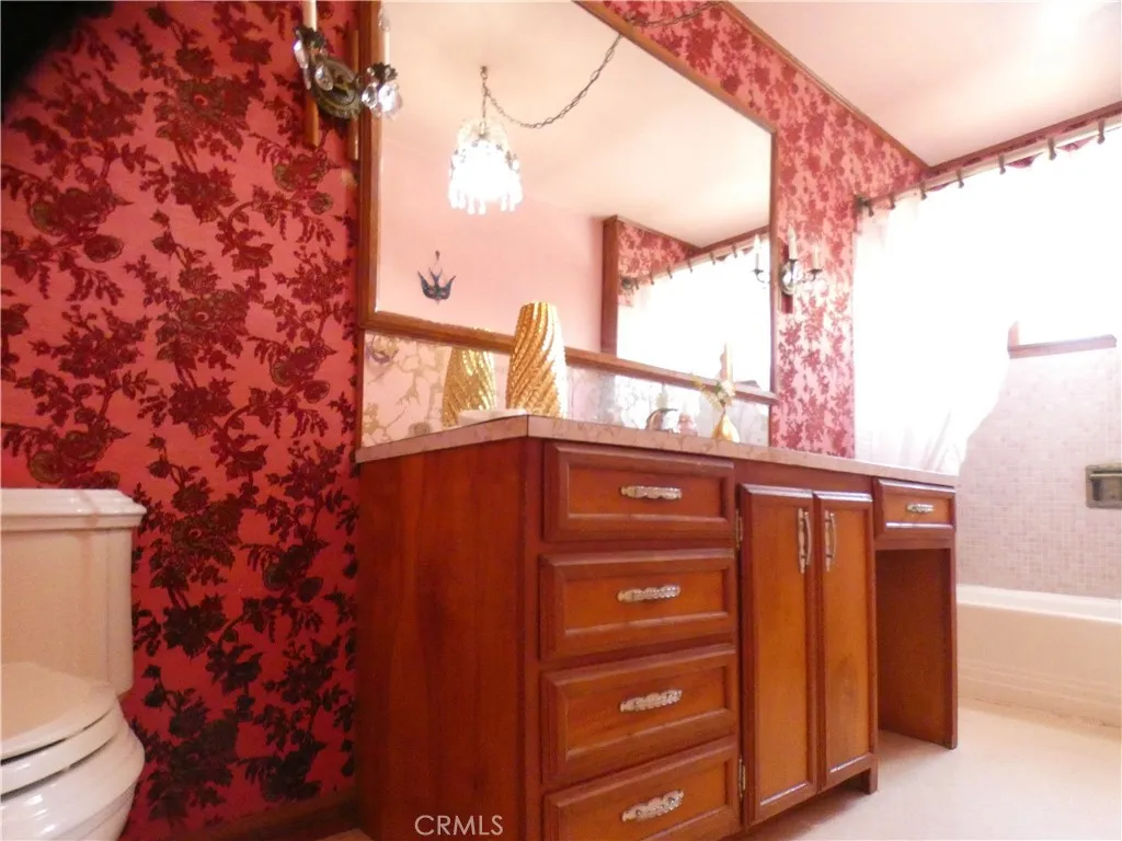 Primary bath with built-in dressing table