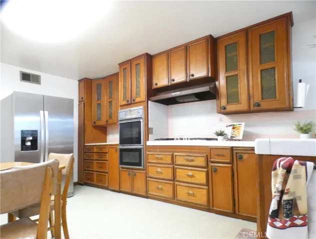 Large dine-in kitchen with generous cabinets