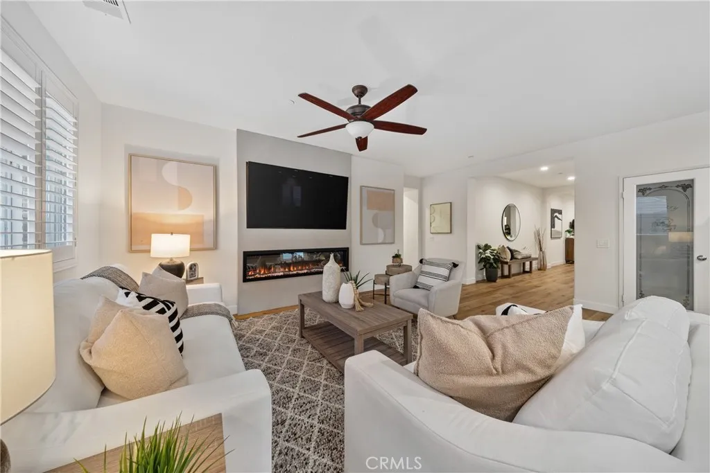 Family room 3