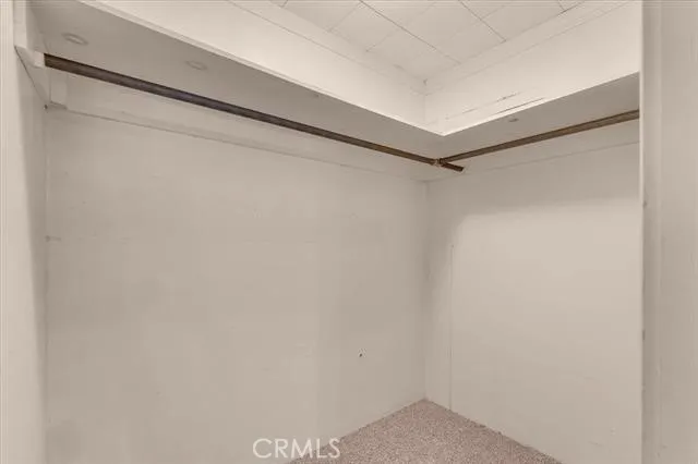Primary Bedroom w/Walk-in Closet