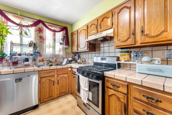 123 Gardenia Way, East Palo Alto, California 94303