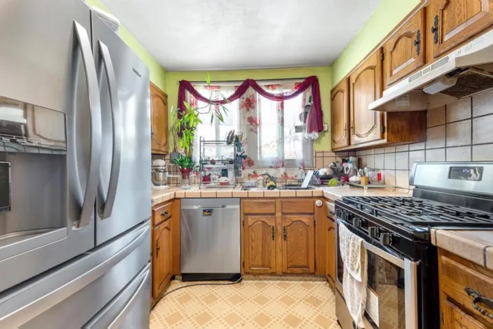 123 Gardenia Way, East Palo Alto, California 94303
