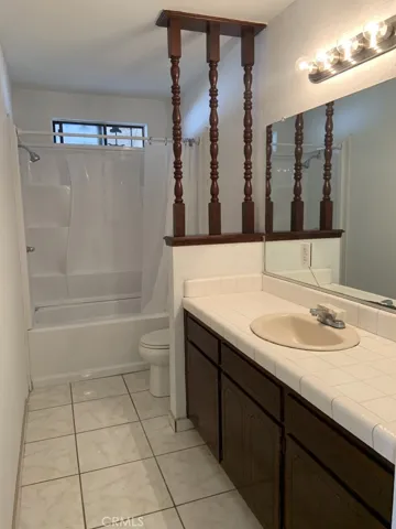 922 E Elm, Tulare, California 93274