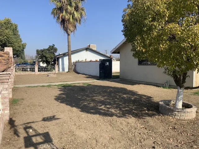 922 E Elm, Tulare, California 93274