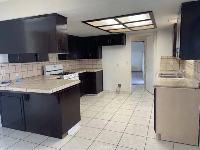 922 E Elm, Tulare, California 93274