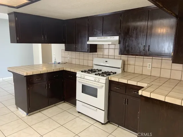 922 E Elm, Tulare, California 93274