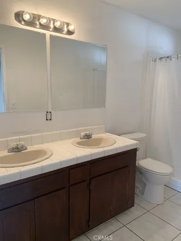 922 E Elm, Tulare, California 93274