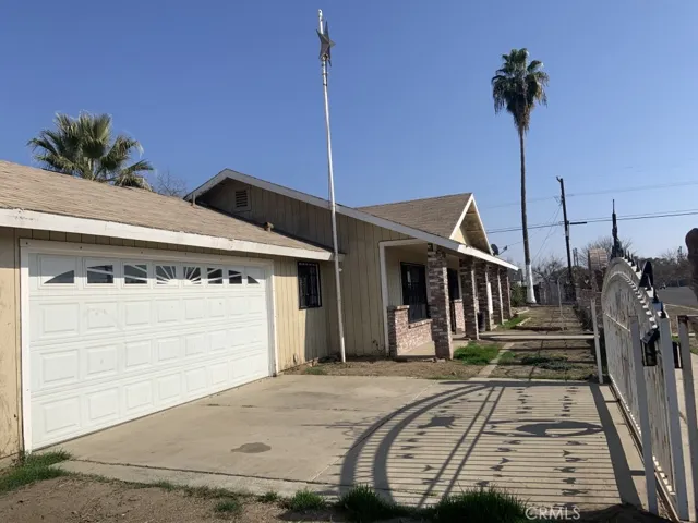 922 E Elm, Tulare, California 93274