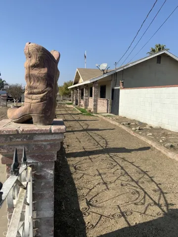 922 E Elm, Tulare, California 93274