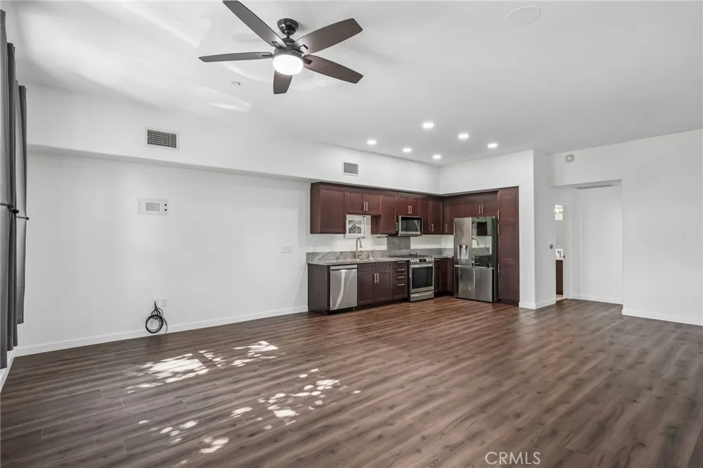 Great sized family & kitchen area