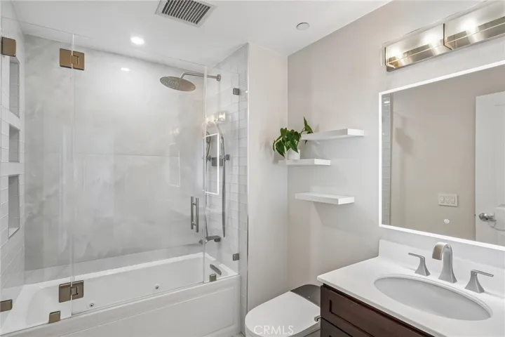 Another stunning bathroom upstairs