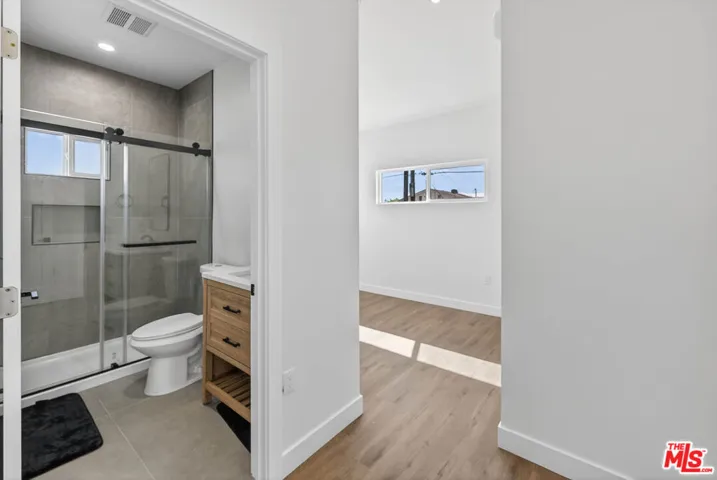 678 E 45th Street, Los Angeles, California 90011