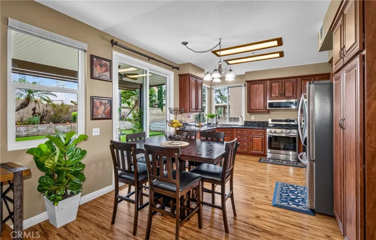 Dining area to Kitchen