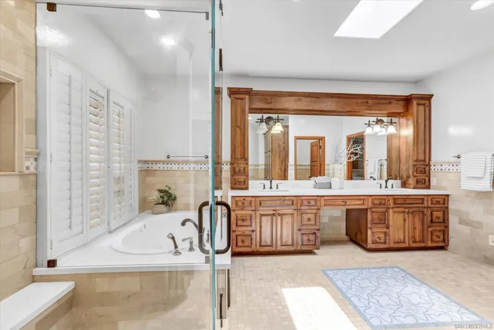 16722 Via Lago Azul, Rancho Santa Fe, California 92067