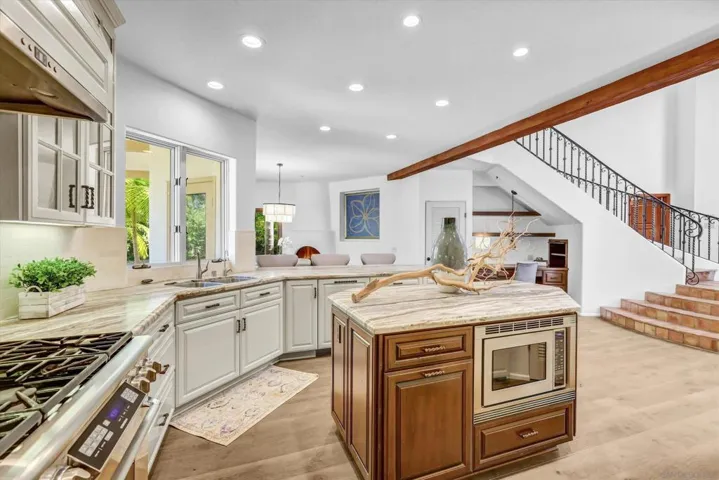 16722 Via Lago Azul, Rancho Santa Fe, California 92067