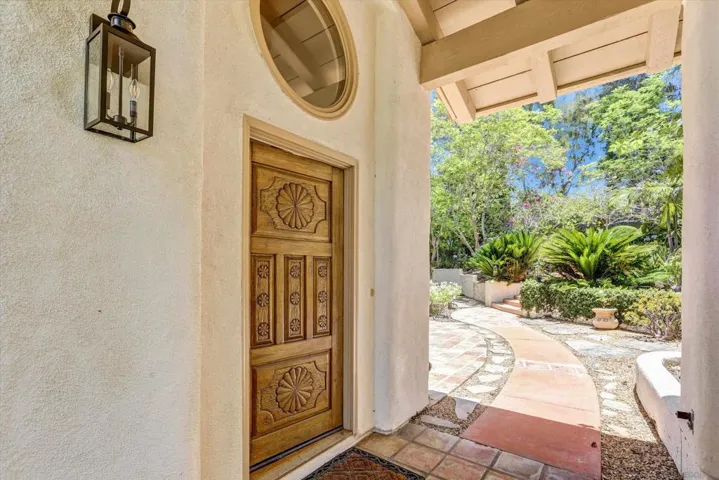 16722 Via Lago Azul, Rancho Santa Fe, California 92067