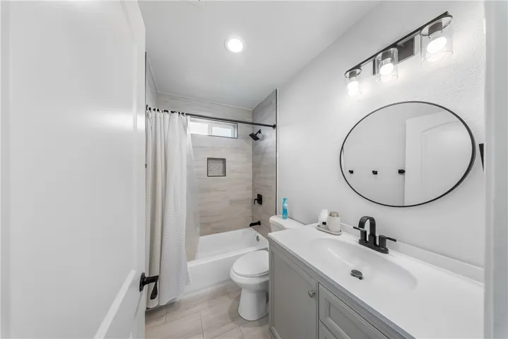 914 W Cambridge Avenue, Fresno, California 93705