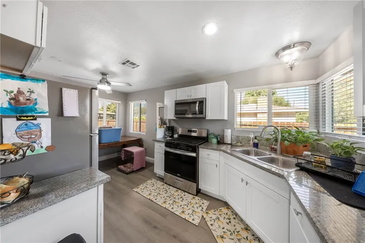 914 W Cambridge Avenue, Fresno, California 93705